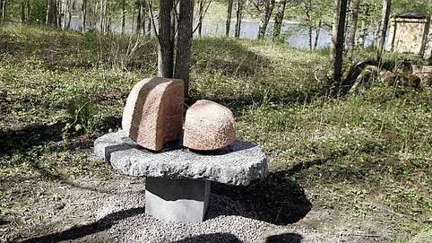 Hällens stenar av Ragnhild Brodow.