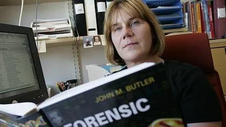 Namn: Marie AllenÅlder: 44 år.Familj: två barn, 6 och 13 år, bonusbarn, pojkvän, katt.Bor: I radhus i Valsätra, Uppsala.Intressen vid sidan av jobbet: dykning, film, mat, djur, utförsåkning.
