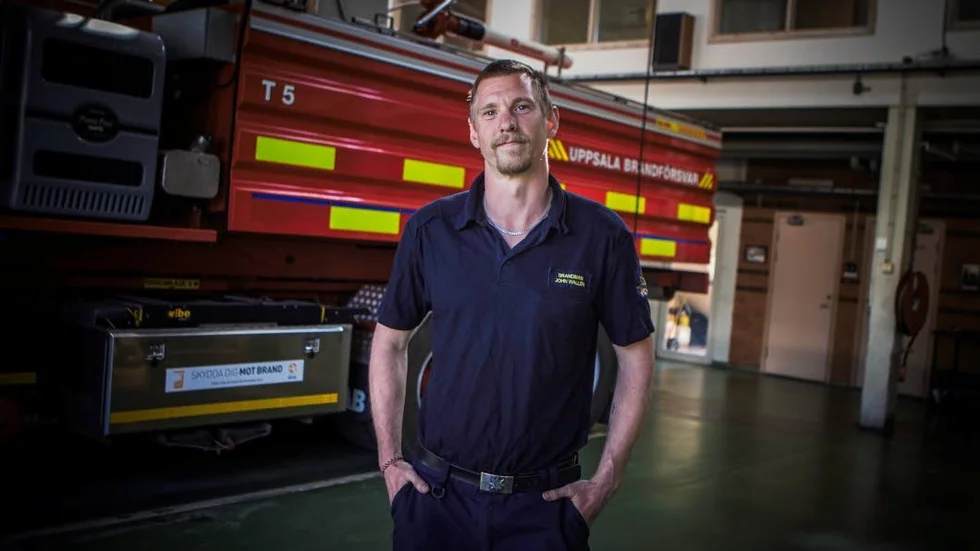 John Wallén jobbar som brandman i Uppsala. Nu har hans fru Sara Lannergren också blivit Uppsalabo.