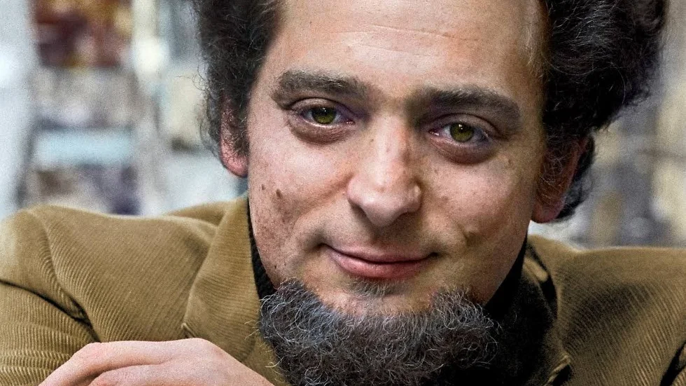 Georges Perec (1936–1982) var en fransk författare, vars mest kända verk är "Försvinna" – en roman skriven helt utan  bokstaven e.