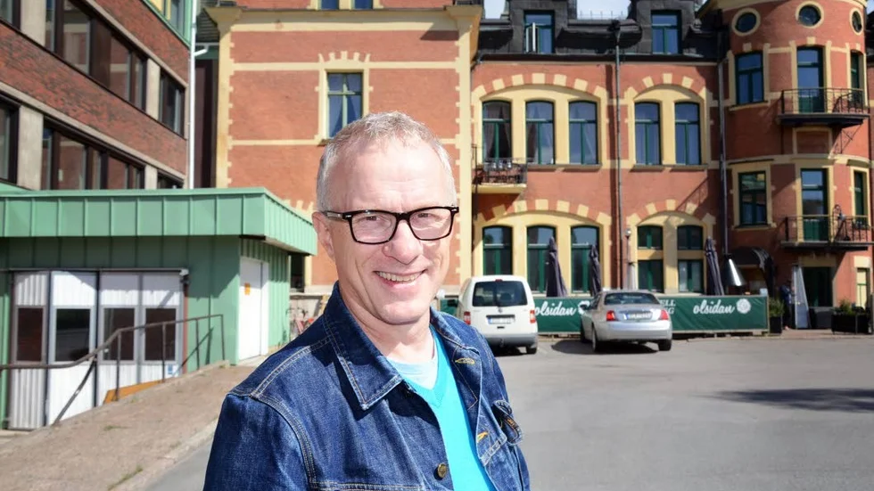 Peter Waara (S) tycker inte att kommunen ska behöva betala mycket pengar för att han ska åka på möten i Stockholm.