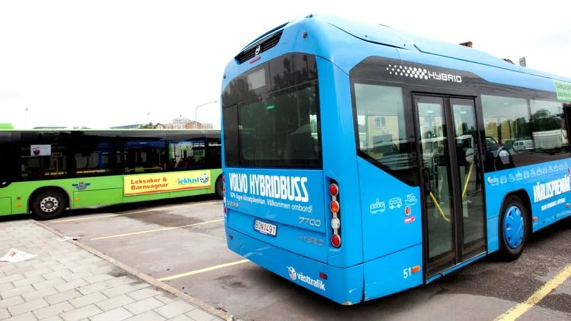 Miljöbuss. Eldrift av bussar är en mycket effektivare lösning än spårvägar, tycker Bertil Amcoff.