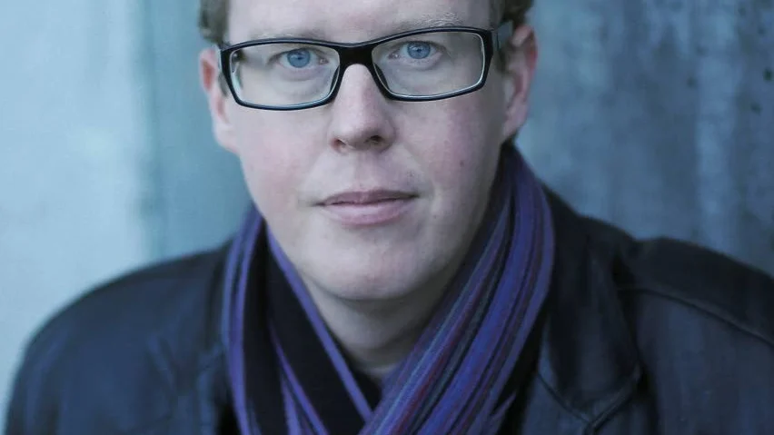 DECKARDOKTOR. Jonas Moström jobbar halvtid som läkare och halvtid som författare. Nya boken utspelar sig i Uppsala.