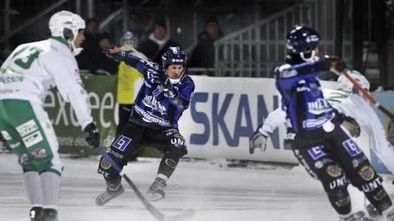 Lars Fall (i mitten) har fortfarande ljumskproblem.