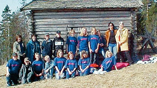 Klasskamrater och lärare fanns givetvis på plats uppe i Leksand för att ge Therese och Alexander ett bra stöd vid inspelningen.