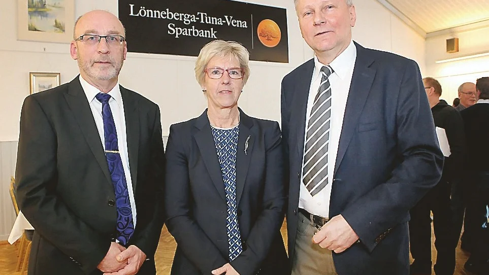 Från vänster, Conny Johansson VD, Gunvor Höckerfelt (Deloitte) och ordföranden Carl-Evert Aronsson. (Foto:: Roelof Stroetinga)