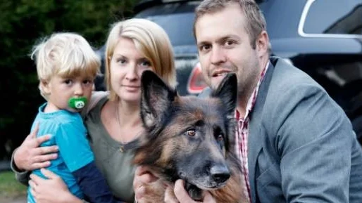 Fr v William Rosén, Sofia Bucht och Magnus Rosén med Lene.