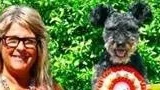 Lena Carlsson med hunden Snö.