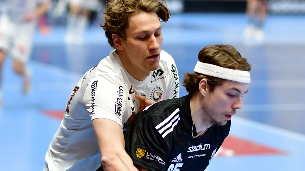 Storvretas Andreas Stefansson (t v) skadades i den senaste matchen mot Falun men lär kunna spela fredagens match. (Arkivbild)