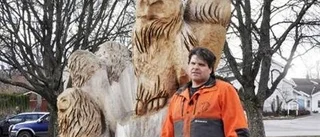 Mårdfamilj sågas fram i park