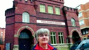 Räddaren i juletid. Det är Frälsningsarmén för många familjer. Slumsyster Gun Gustafson berättar att särskilt ensamstående föräldrar har det kämpigt ekonomiskt. 		Foto: Janne Forsby
