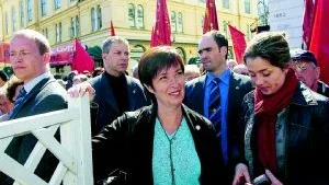 För Mona Sahlin, här vid årets första maj-tal i Kalmar, och socialdemokraterna gäller det nu att våga förnya. Rörelsen kan delvis lära sig av den nya offensiva borgerliga politiken.Foto: Maths Bogren/Scanpix