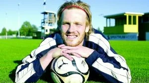 Andreas Friman har aldrig spelat mittback. Men i kväll borta mot Sirius tvingas den superspeedige anfallaren att ta klivet ner i fyrbackslinjen. Sylvia har nämligen hela nio man på skadelistan och dessutom två avstängda försvarare.      										      Foto:  Janne Forsby