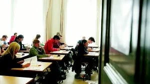 Visst kan det finnas enstaka skolor som fuskar med betygen, men Skolverket borde fästa större uppmärksamhet vid skolor där elevernas resultat inte förändras, tycker Widar Andersson. (Bilden har inte samband med uppgifterna om fuskande skolor).Foto: Fredrik Persson/Scanpix