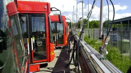 Alla Östgötatrafikens fordon ska drivas med förnyelsebara drivmedel senast år 2015. Redan idag går många av bussarna på biogas. Foto: Ola Axman/arkiv