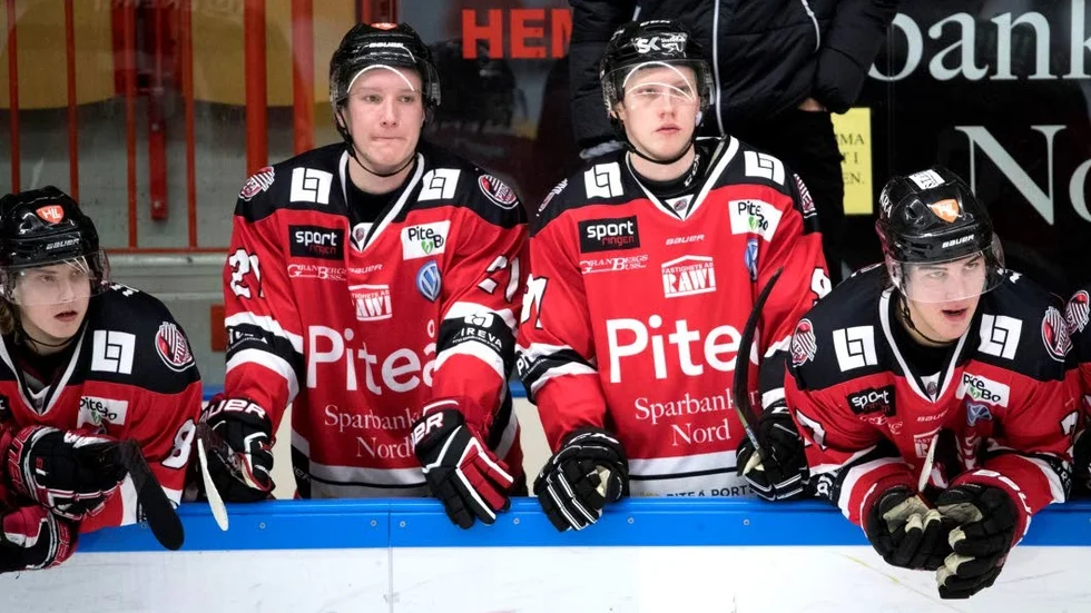 PLOCKAS TILLBAKA. Oscar Öhman (tv) och Skellefteålånet Simon Krekula har gjort bra ifrån sig i Piteåtröjan. Krekula är dock inte tillgänglig i matchen mot Huddinge, skärtorsdagen.