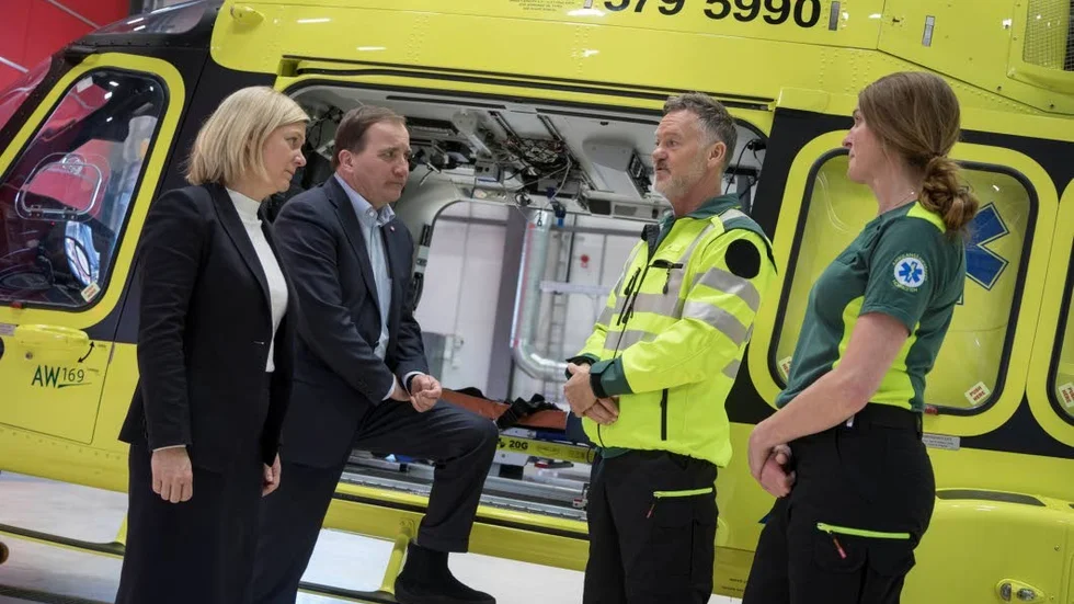 VÅRDTURNÉ. Statsminister Stefan Löfven och finansminister Magdalena Andersson åker land och rike runt för att tala sjukvårdspolitken. Under tisdagen besökte de Gällivare.