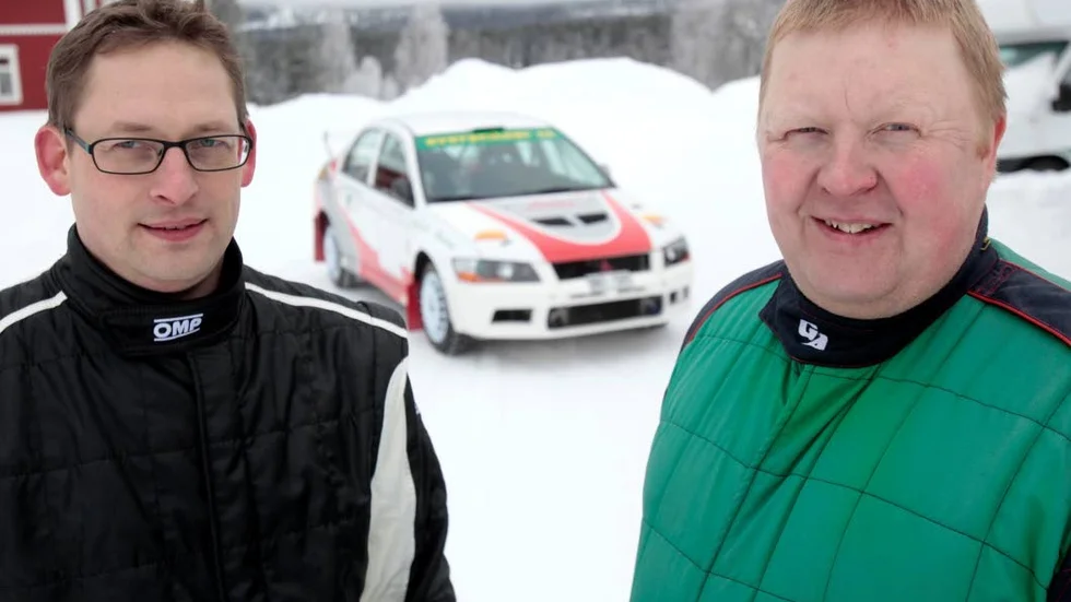 VINNARE. Jan-Olof Renberg (till höger) och kartläsaren Jan Stenberg vann North Rally.