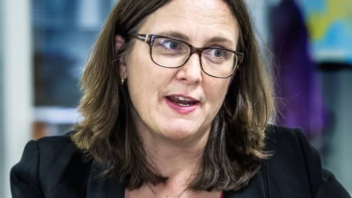 "Jag vill att lagar ska styra, inte advokater", säger EU:s handelskommissionär Cecilia Malmström.