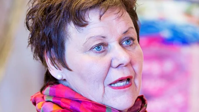 Demokratiskt. Elisabeth Fjällström påpekar att fristående skolor har möjlighet att ta del av underlaget och inkomma med åsikter.