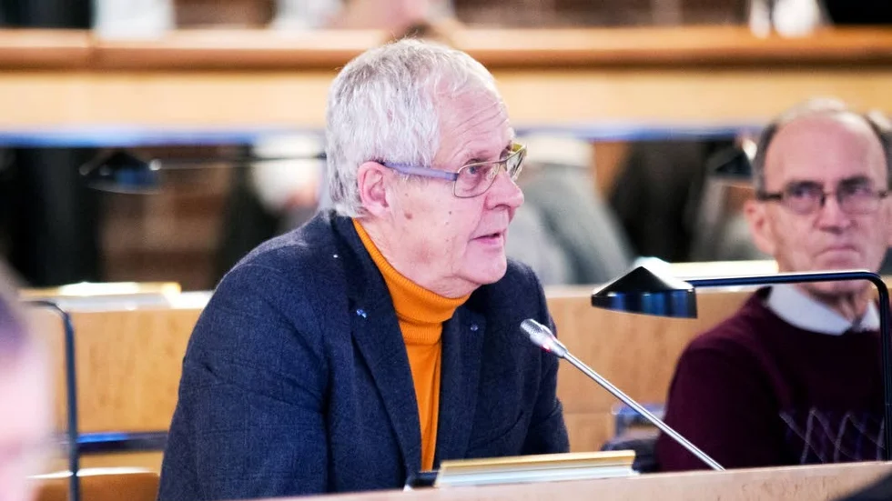 Stimulans. "Många upplever det som en trist tillvaro där man sitter inne på sitt rum" sa Åke Forslund (L), som vill att fler funktionsnedsatta beviljas kontaktpersoner.