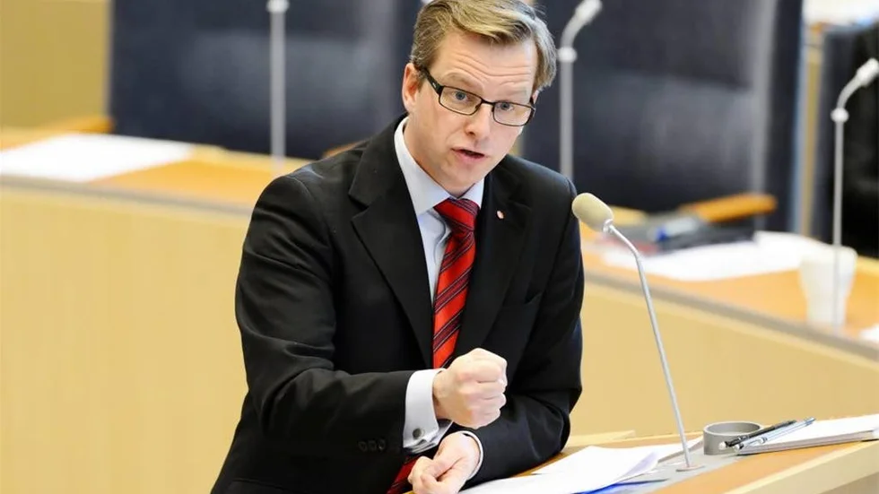 Socialdemokraternas gruppledare Mikael Damberg uteblev oväntat från höstens mest upphaussade votering i riksdagen.