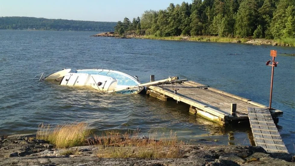 - Esterön är en kommunal ö och därför är det kommunen som får leta rätt på ägaren, säger styrkeledare Lars Persson vid räddningstjänsten.