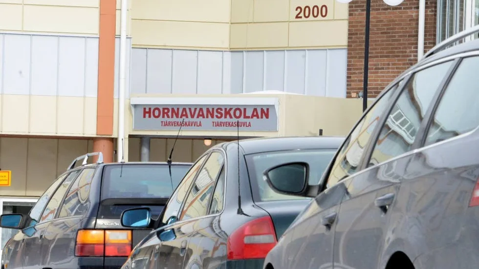 Än är inte klockan slagen för Hornavanskolan. Den är inte ens fem i tolv utan snarare tio i tio. En utredning föreslår nämligen fortsatt verksamhet vid skolan.