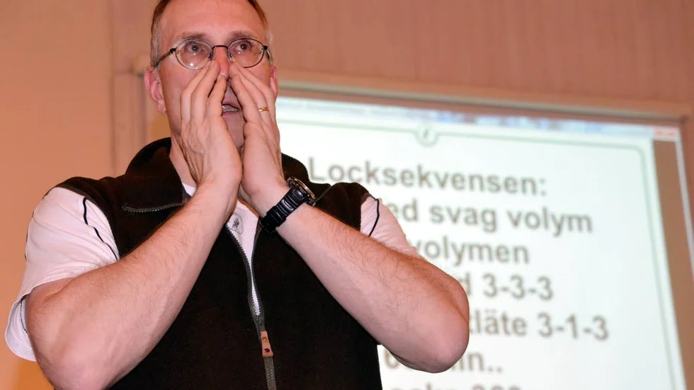 Niklas Lundberg föreläste om älglock och gav prov på hur det kan låta. Men han gav också åhörarna en god inblick i filosofin kring älglock.