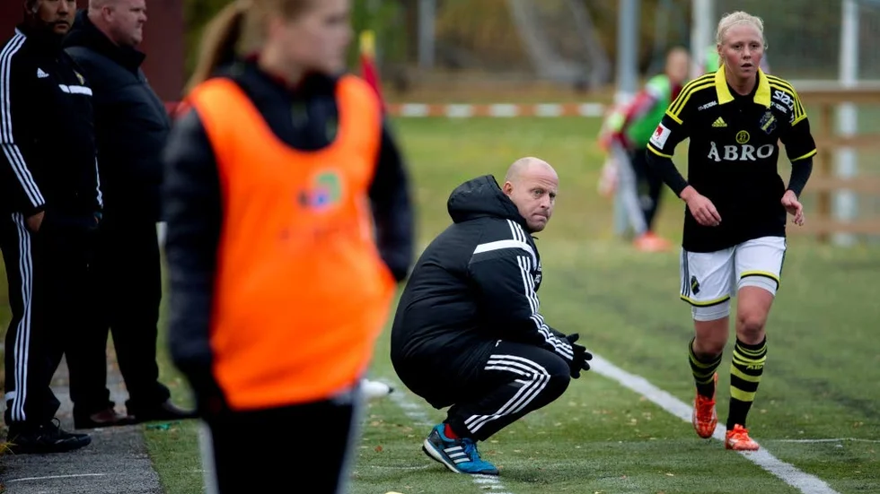 PIF-tränaren Stellan Carlsson var inte nöjd med Piteå IF:s insats borta mot Umeå IK. Tur att det bara var träningsmatch. (Arkivbild)