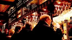 Varken Norrköpings eller Finspångs kommun kunde svara på frågan om de hade en handlingsplan för människor med alkoholberoende. 
Foto: Scanpix