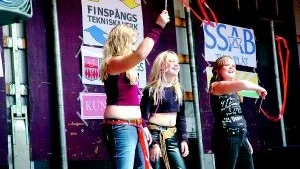 Elina, Sandra och Linda bjöd på ett fartfyllt framförande som Småstjärnorna.
Foto: Gunnar Johansson