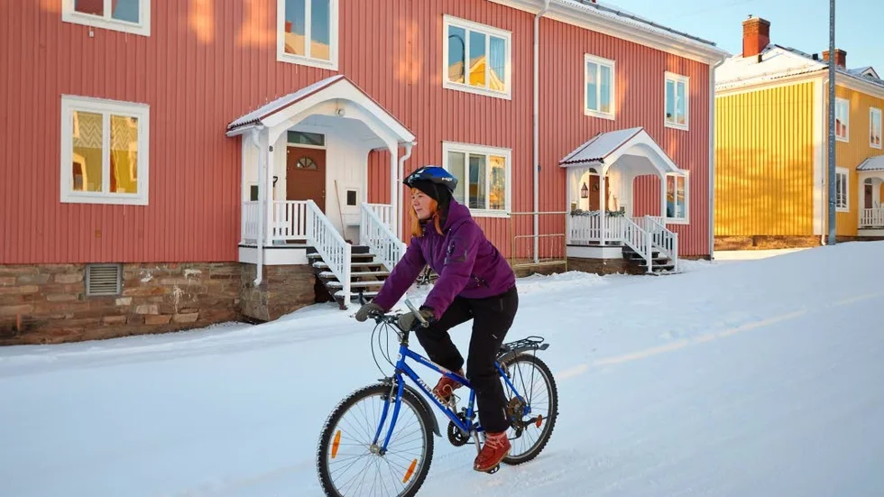 Den som tänkt vintercykla i år och skaffa dubbdäck bör vara ute i god tid. I fjol sålde däcken slut i många butiker, enligt branschen.