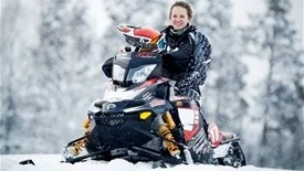 Det är högst tveksamt om skotercrossföraren Elina Öhman, Älvsbyns MS, provar på USA-äventyr redan i höst ”Jag vill åka över men väntar på förslag”, säger hon. (Arkivbild)