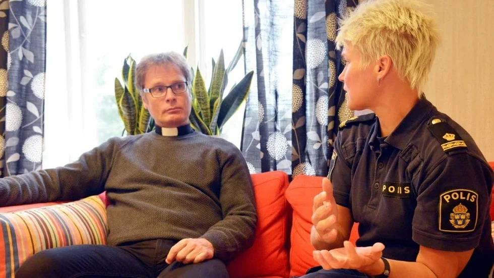 Prästen Niklas Westling och polisen Tina Hallin har ett stort engagemang i Arjeplogs folkhälsoråd och ser många fördelar med stormöten då många frågor kan lösas på plats.