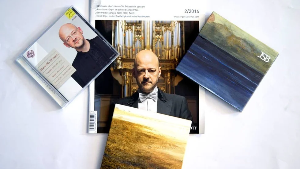 Hans-Ola Ericsson pryder omslaget på den stora orgeltidningen Organ med anledning av cd-utgivningen med musik från orgelinvigningen i Piteå. De två sista albumen i Bachserien har också spelats in på Orgel Acusticum.