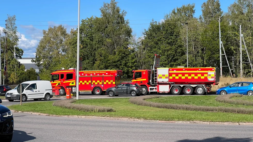 Räddningstjänsten på plats vid olyckan på Tullbron.