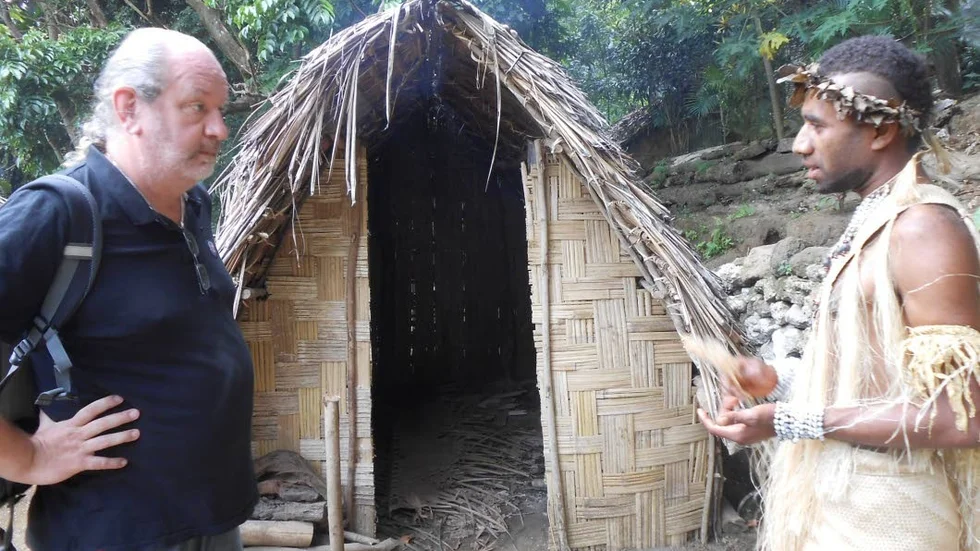 Okänt örike. Conny Lindgren och Anna Hellerstedt besökte "världens lyckligaste land" Vanuatu, i Söderhavet.