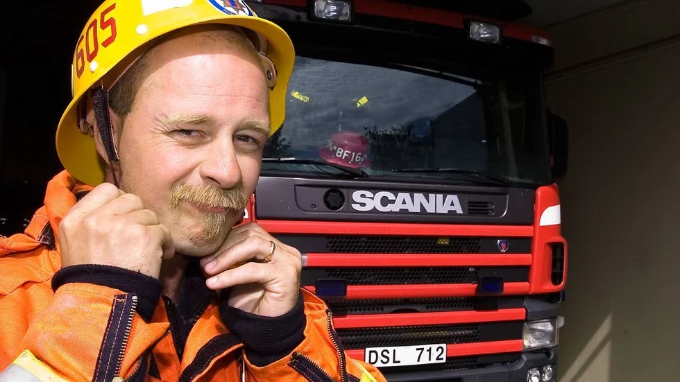 Mikael Skoog har själv arbetat som deltidsbrandman i tio år.