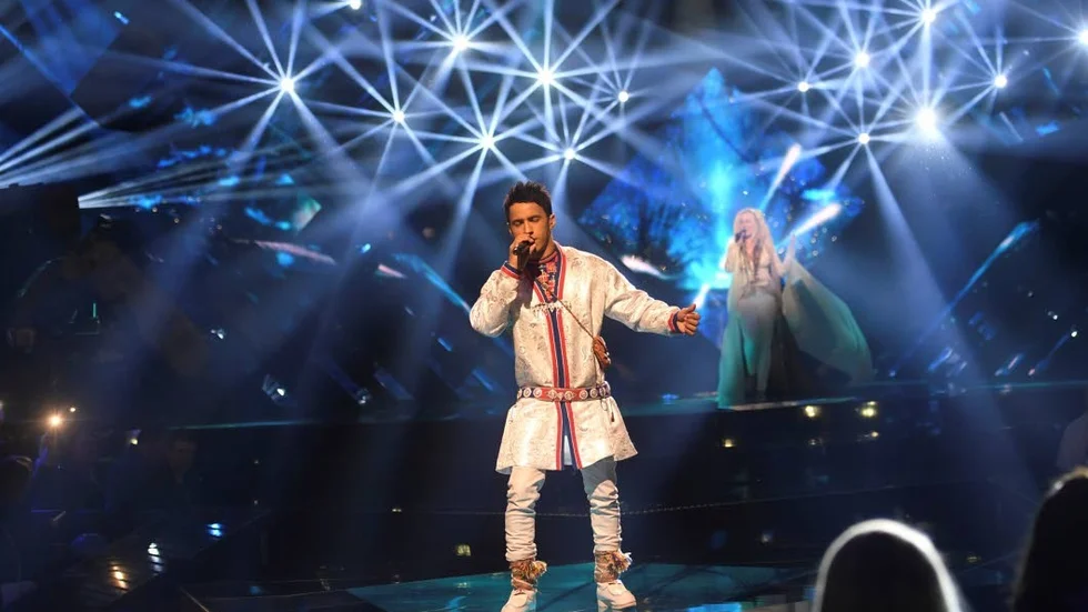 En värld full av strider. Det är mest engelska titlar i årets Melodifestival – och så Eatneme gusnie jeenh dåaroeh.