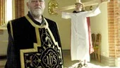 Lars Nordén som Pontius Pilatus och Fredrik Nord som Jesus i den dramatiska Påskvandringen. 
FOTO: TITTI OLOVSSON