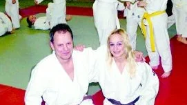 Judo-entusiaster. Urban Kratz och dottern Linda har ägnat sig åt judoklubben Källan i Finspång sedan senare halvan på 1980-talet. Urban har nästan varit allt i klubben och är ungdomsansvarig sedan flera år. Linda har nyligen gjort comeback på tävlingsmattan efter tre års uppehåll. Nu siktar hon på SM-medalj nästa år. 
FOTO: GUNNAR JOHANSSON
