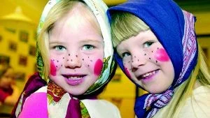 Påskkäringarna Emma Karlsson, 4 år och Jannicke Palmqvist, 4 år.
FOTO: TITTI OLOVSSON