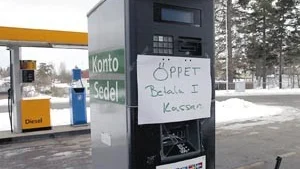 Sedel- och kortautomaten vid Preem på Bergslagsvägen var en av de som förstördes under natten mot söndag.
FOTO: TITTI OLOVSSON