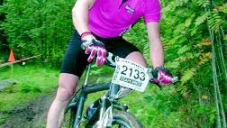 Niclas Andersson, Kolmårdens MTB. Segrare i herrsenior och ligger trea i svenska MTB-cupen som har final nästa helg. Niclas har vinstchans om det går bra!