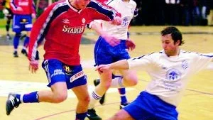 Sleipner öste på i Stadium Cup. Men här har det tillfälligt tagit stopp för Daniel Åkevall och hans kamrater i avslutande gruppspelsmatchen mot Valdemarsvik (seger med 4-0).
FOTO: ROBERT SVENSSON