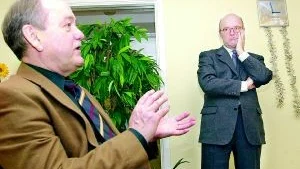 - Dagens människor verkar bli allt mer stressade, med fler sjukskrivningar som följd och den som kan lösa detta problem och vända trenden är nog värd Nobelpriset, menade Folksams Jan Jaani vid biträdande finansministern Gunnar Lunds besök i Norrköping och Folksams kontor igår.
FOTO: JANNE FORSBY