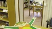 Barnen har fått en egen avdelning i det nya biblioteket. Monica Pettersson hjälper till att ställa i ordning böckerna.
FOTO: TITTI OLOVSSON