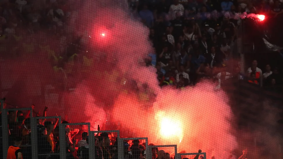 Bengaler på läktarna på Stade Velodrome i Marseille . Arkivbild.