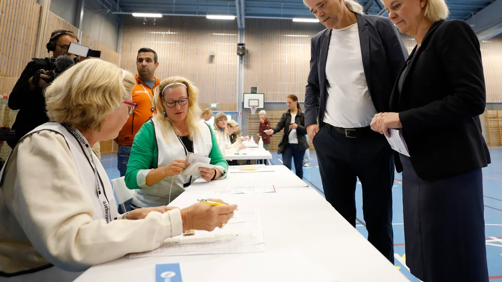 Statsminister Magdalena Andersson (S) röstar i Nacka på valdagen.
